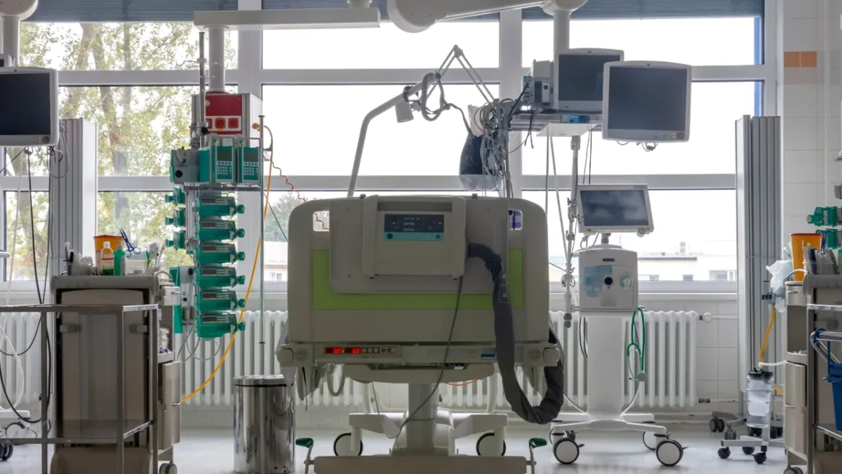 Un copil român de 2 ani a ingerat benzină în timpul unei vacanțe în Mexic. Medicii luptă să-l stabilizeze