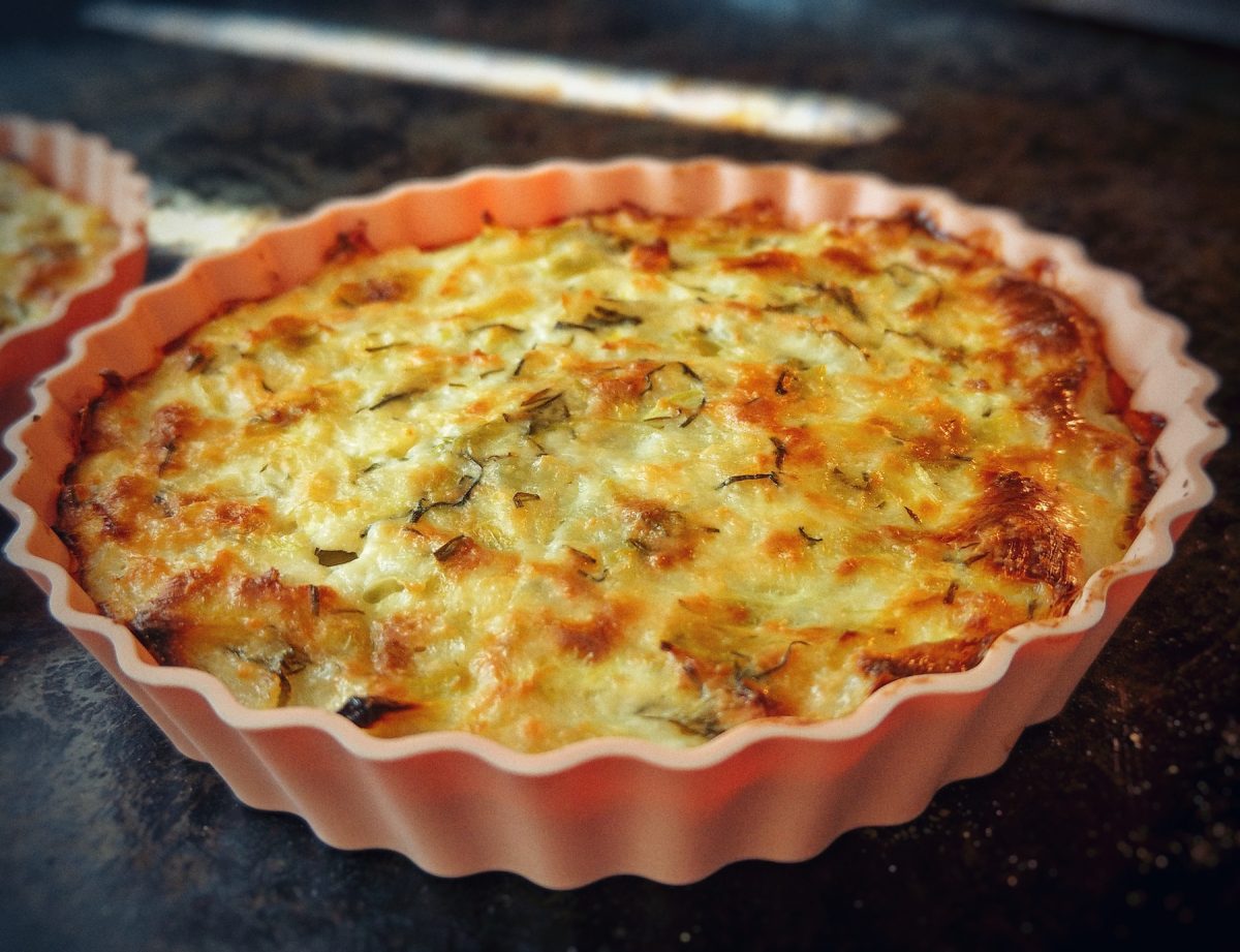Cum se prepară cea mai delicioasă rețetă de sufleu de cartofi cu brânză telemea? Un preparat autentic și gustos