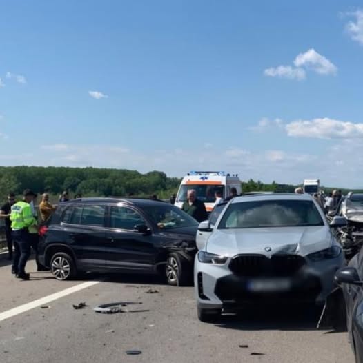 Carambol pe A3: șapte mașini implicate, traficul spre București blocat complet
