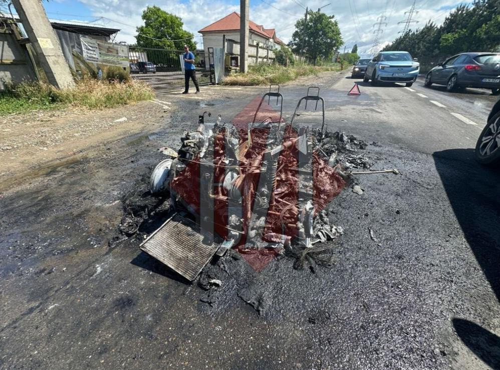 Incendiu la un autoturism în Iași! A ars ca o torță
