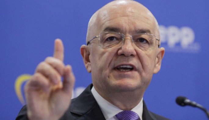 Emil Boc, despre moțiunea de cenzură: „Politicienii să negocieze până cad sub masă!”