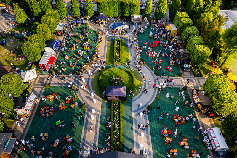 Zece ani de Street FOOD Festival: ediția aniversară aduce concerte live cu Grimus, Vița de Vie ACU2TIC, delicii internaționale și experiențe pentru toată familia, la Palas   