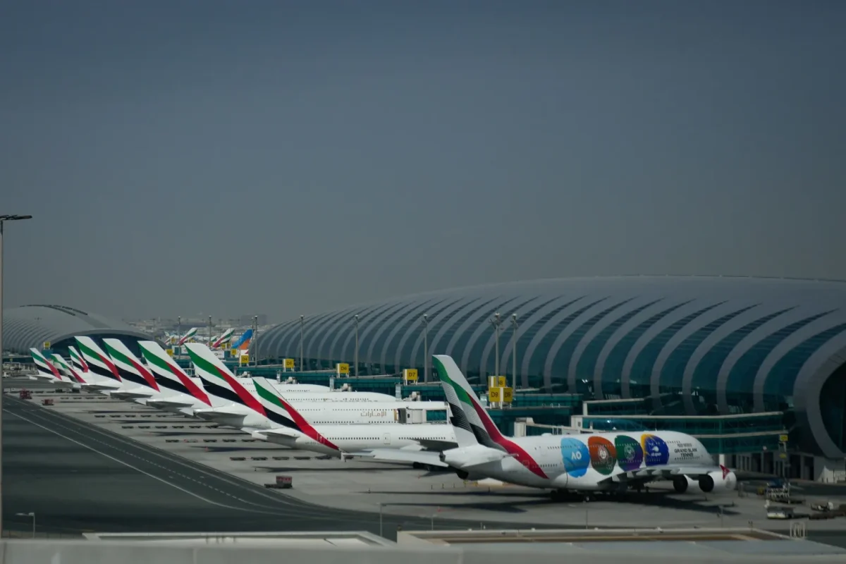 Aeroporturile din Dubai revin la normal după blocajul aerian provocat de războiul din Orientul Mijlociu