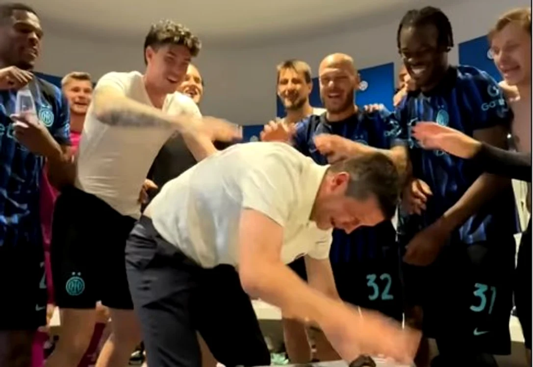 Cristian Chivu, dezlănțuit în vestiar după titlul cu Inter Milano! S-a dat petrecere pe „Made in Romania”