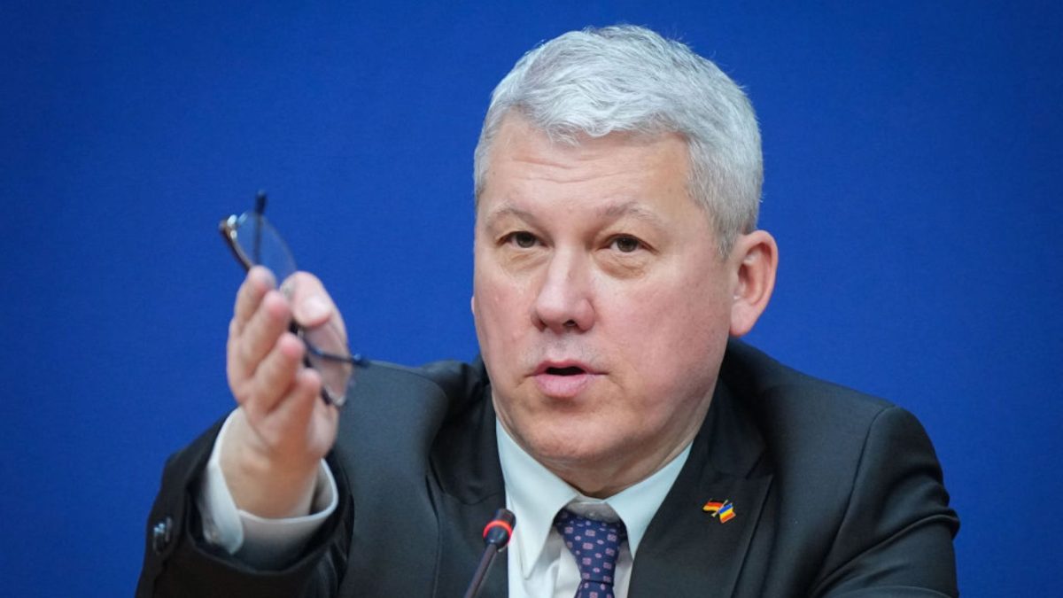 Declarație explozivă din USR: „Mi-aș tăia mâna decât să votez un premier Predoiu”