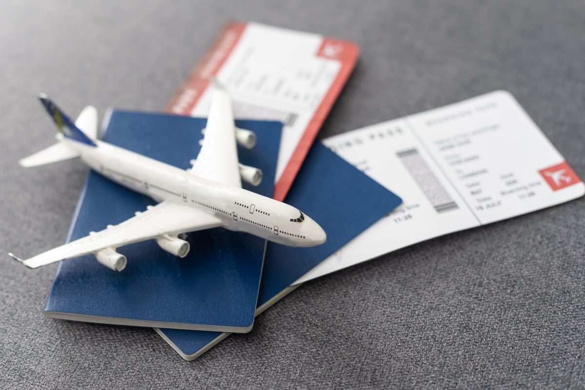 O fostă însoțitoare de bord a dezvăluit un truc simplu și gratuit pentru a găsi cele mai ieftine bilete de avion