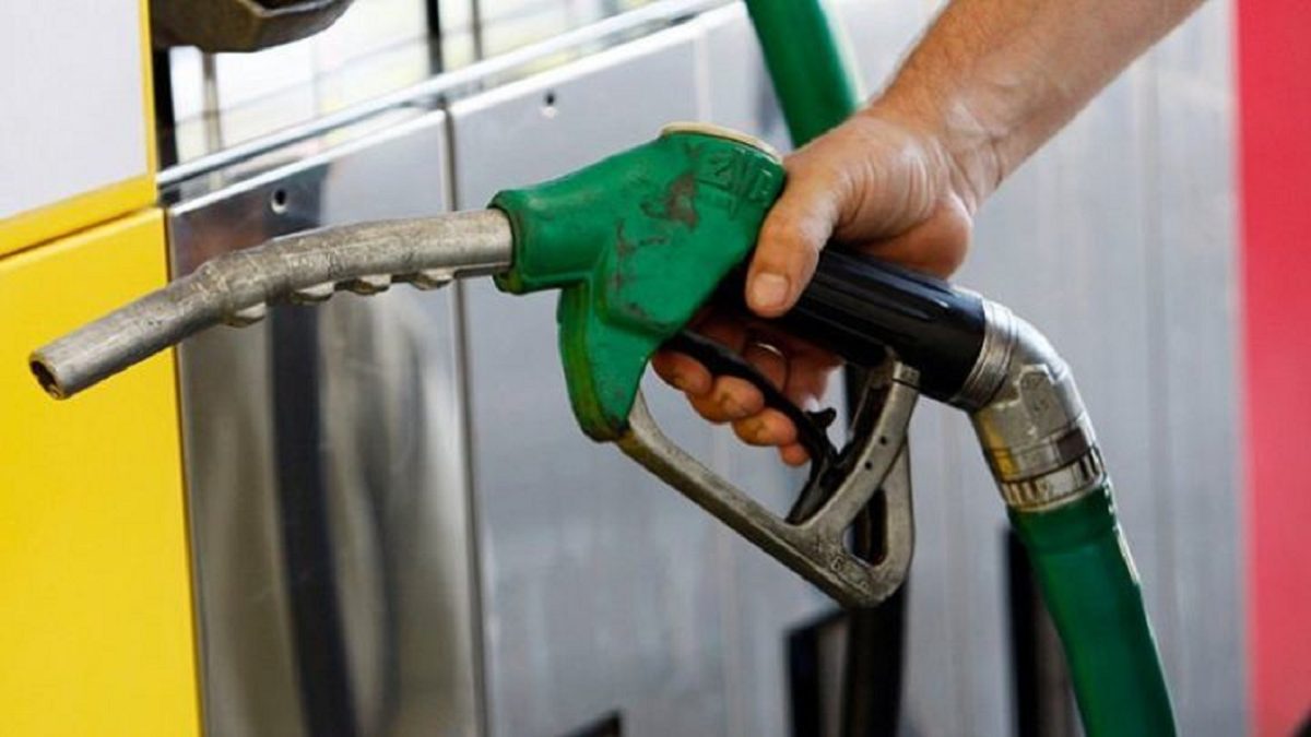 Nouă scumpire la pompă: benzina atinge un nou maxim istoric. Cât costă acum un litru