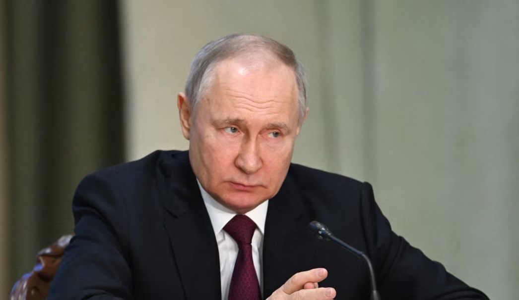 Putin minimalizează criza carburanților din Rusia, în timp ce atacurile ucrainene afectează rafinăriile și logistica militară