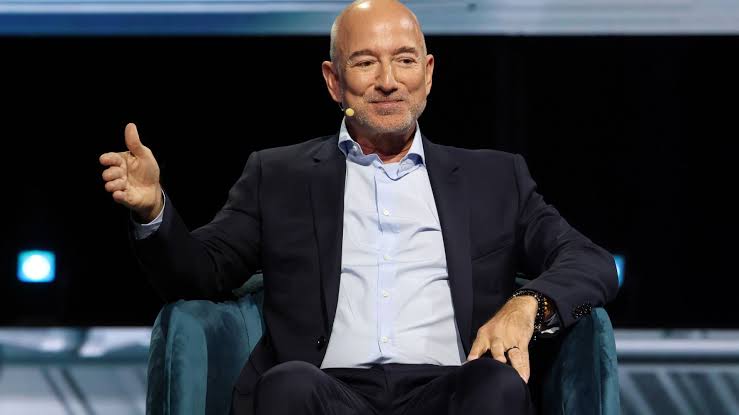Jeff Bezos își pune angajații să semneze o clauză neobișnuită. Ce riscă dacă pleacă la concurență