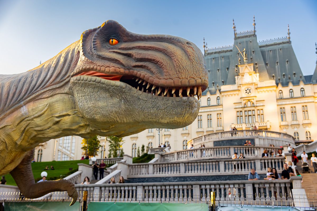 Dinozaurii ajung în Grădina Palas, într-o expoziție cu acces gratuit