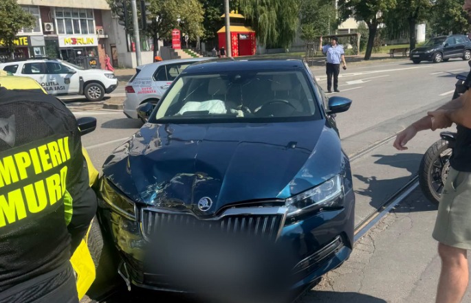Alt accident rutier în Iași. Două autoturisme s-au ciocnit