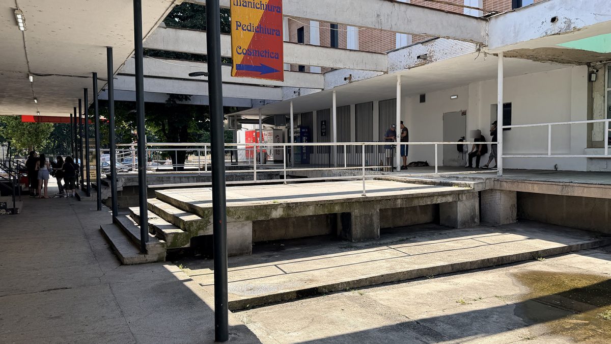 Bătaie generală în fața magazinului Profi de la Super Copou! Un individ a atacat un grup de patru persoane cu spray lacrimogen și un baston telescopic