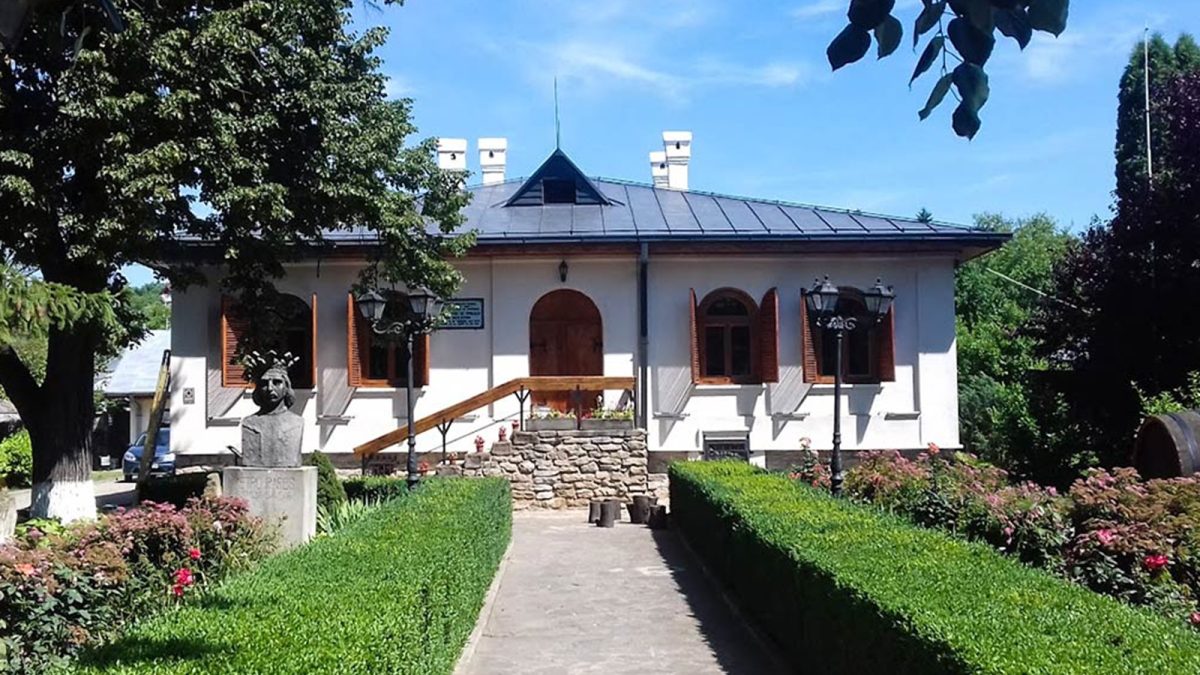 Muzeul Viei și Vinului din Hârlău împlinește 20 de ani! O expoziție dedicată vânătorii tradiționale readuce la viață o ocupație aproape uitată