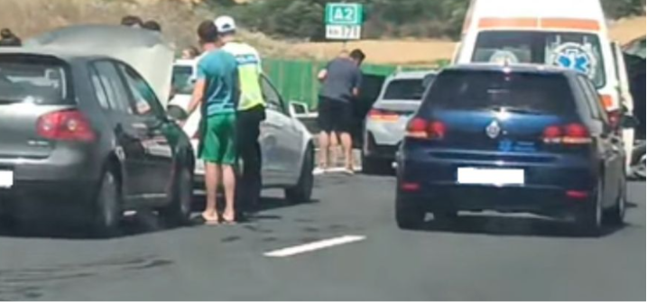 Accident pe Autostrada Soarelui. Trei persoane au fost rănite după un carambol în care au fost implicate trei autoturisme