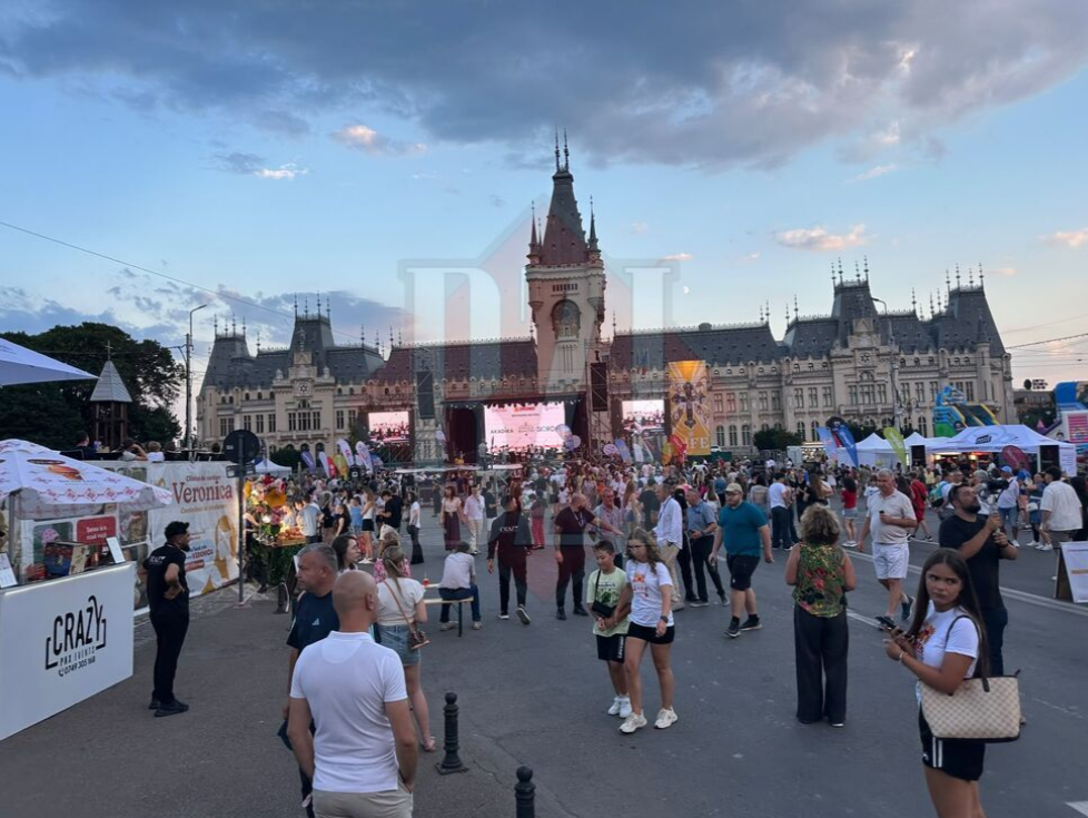 Festivalul INIMO 2026 a început la Iași. Muzică, solidaritate și fapte bune, în fața Palatului Culturii