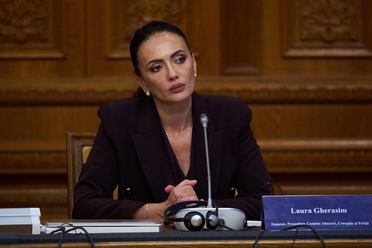 Deputatul AUR Laura Gherasim, mesaj după protestul din Piața Victoriei: „AUR nu a organizat protestul, dar nu se delimitează de el. Nu le vom ordona membrilor să stea acasă!”