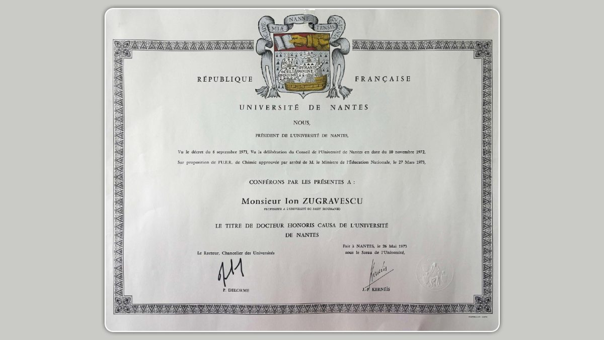 Diploma de Doctor Honoris Causa, acordată profesorului Ioan Zugrăvescu, exponatul lunii august la Muzeul UAIC