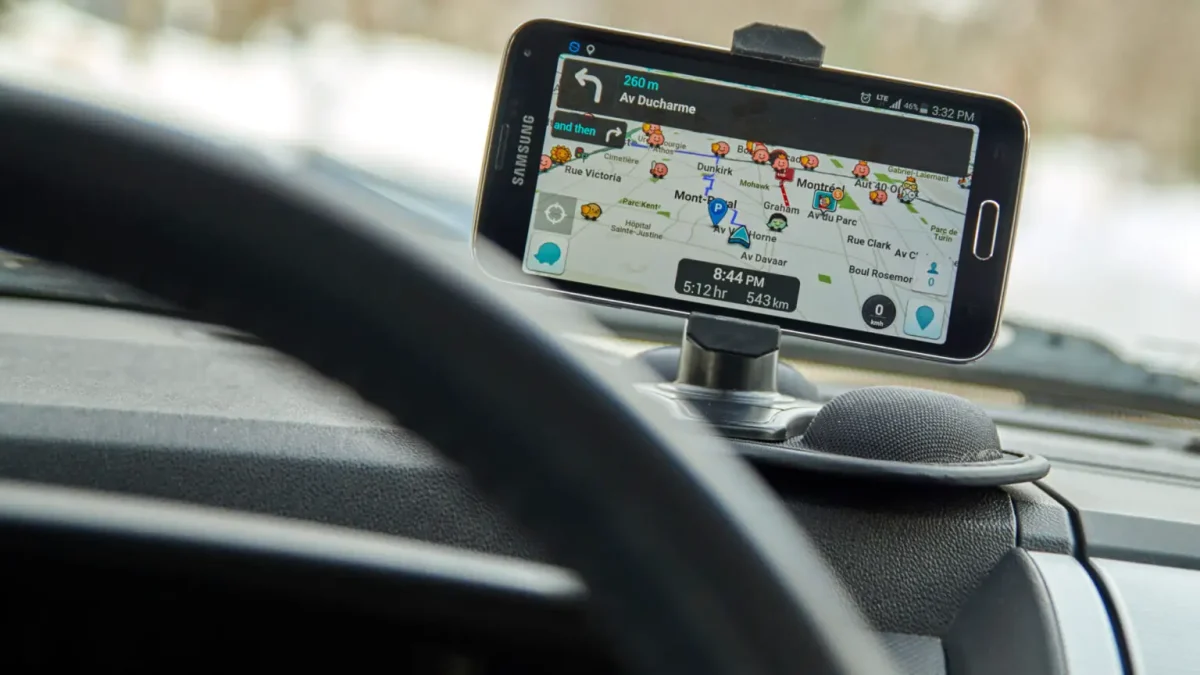 Alertele din Waze ar putea dispărea. Ce trebuie să știe șoferii din România