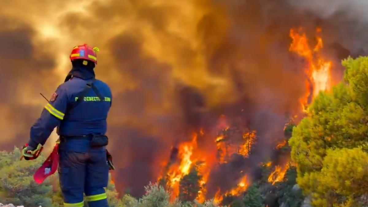 Incendiul uriaș de lângă Atena ar fi fost provocat de eoliene. Tot de la ele ar fi pornit încă un foc, la scurt timp după inaugurare
