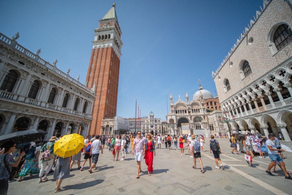 Vacanța de vis se poate transforma într-o amendă! Ce comportamente sunt sancționate în Italia