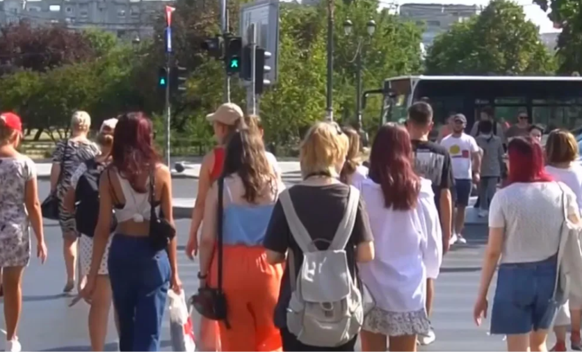 „Pheromone Maxing”, noul trend de pe TikTok. Tinerii sunt încurajați să renunțe la deodorant și duș