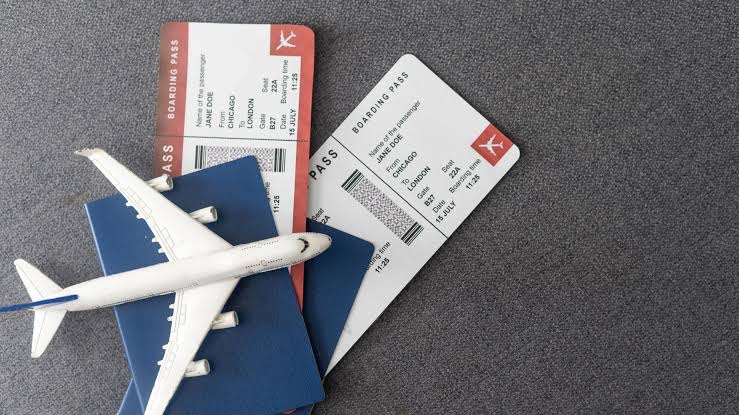 Avertisment pentru românii care zboară: biletele de avion s-ar putea scumpi semnificativ