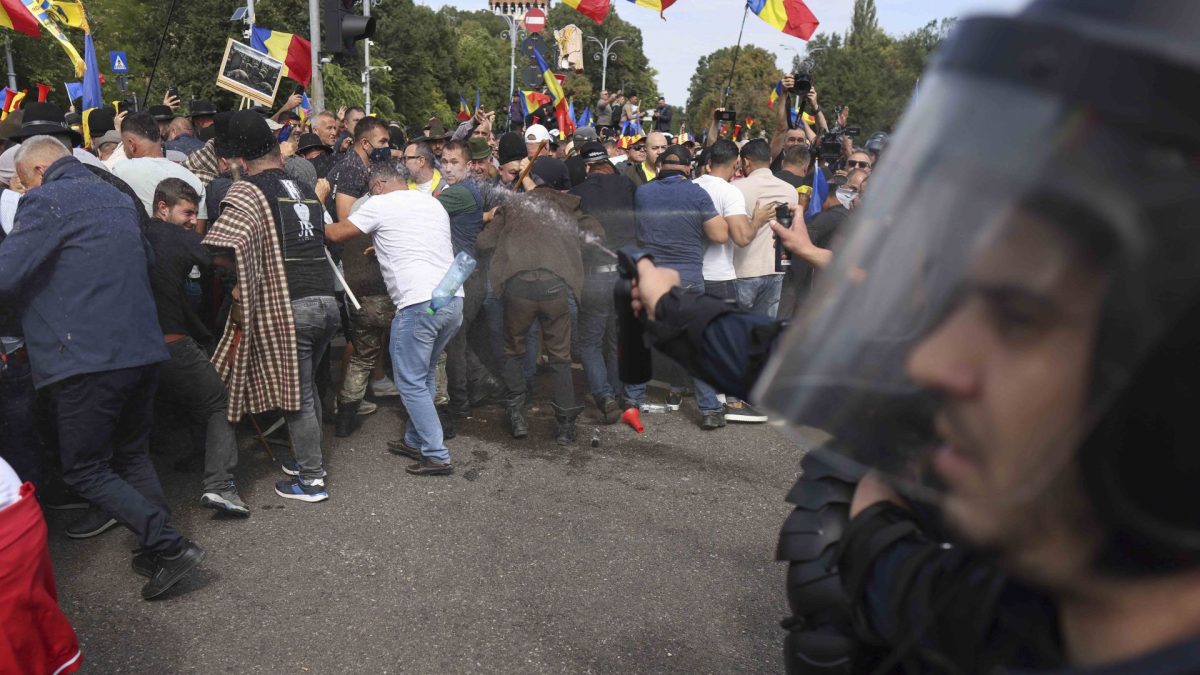 Mesajul oficial al Jandarmeriei, după protestele violente din Piața Victoriei