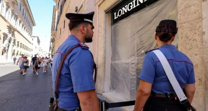 Jaf ca-n filme, sub nasul carabinierilor! 80 de ceasuri Longines furate în doar 50 de secunde, la Roma