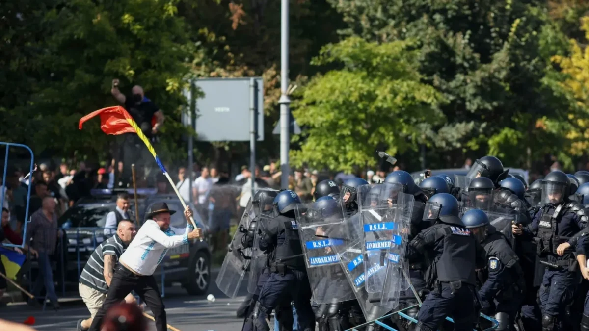 Un jandarm a ajuns în stare gravă la Floreasca după confruntările din Piața Victoriei