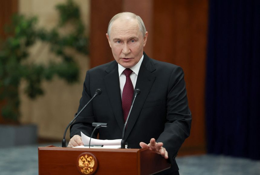 Prima reacție a Kremlinului, după ce Trump i-a cerut lui Zelenski să nu mai atace infrastructura de combustibili din Rusia