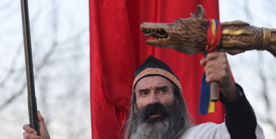 Cezar Avrămescu, „Stegarul Dac”, reținut pentru 24 de ore. Este acuzat de ultraj