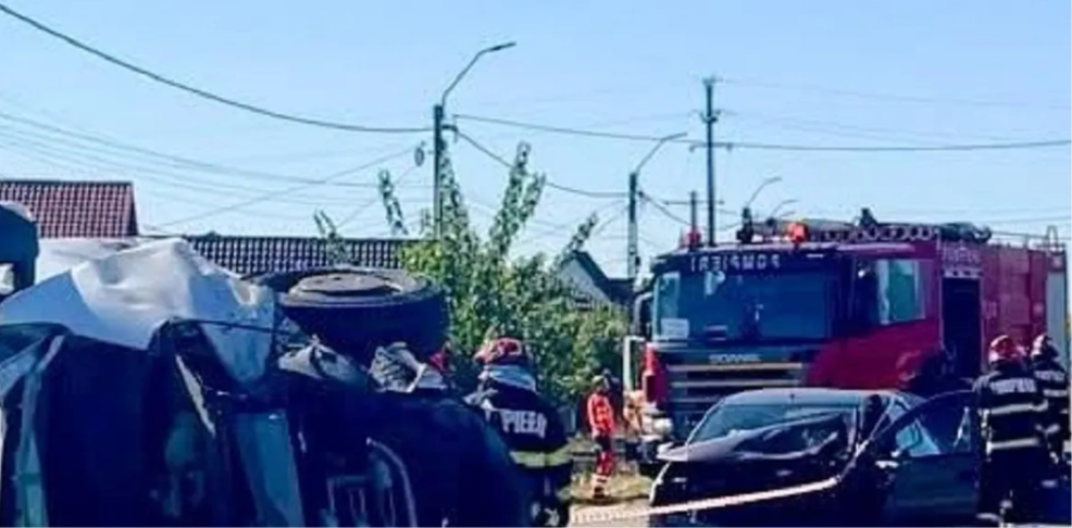 Accident grav în Argeș: patru persoane au fost rănite după impactul dintre trei mașini