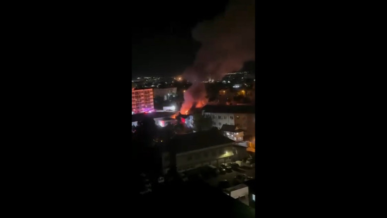 Incendiu puternic în Slatina. O casă a fost cuprinsă de flăcări, iar trei persoane, printre care un copil, au ajuns la spital