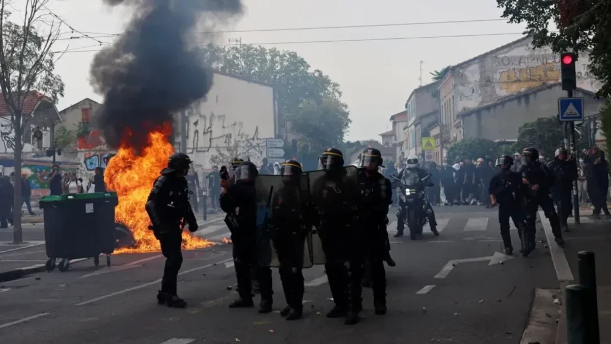 Franța se pregătește pentru proteste de amploare. 70.000 de polițiști și unități de elită, mobilizate în toată țara
