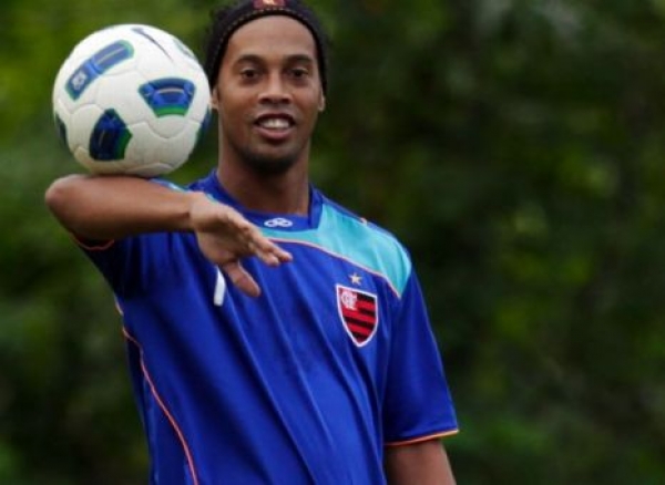 Fostul mare fotbalist, Ronaldinho, diagnosticat pozitiv cu noul coronavirus