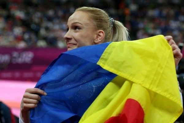 Fosta gimnastă Sandra Izbașa doreşte să nu mai fie Cetăţean de Onoare al Bușteniului