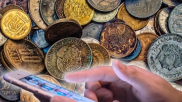 Moneda din România care a ajuns să se dea cu 50.000 de lei. E posibil să o mai aibă bunicii