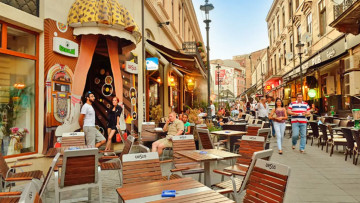Orașul mare din România cu bere ieftină și mâncare la prețuri reduse. Englezii au făcut topul