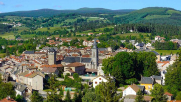 Unul dintre cele mai frumoase sate din lume se află în Europa și arată ca un basm. Puțini turiști știu de el